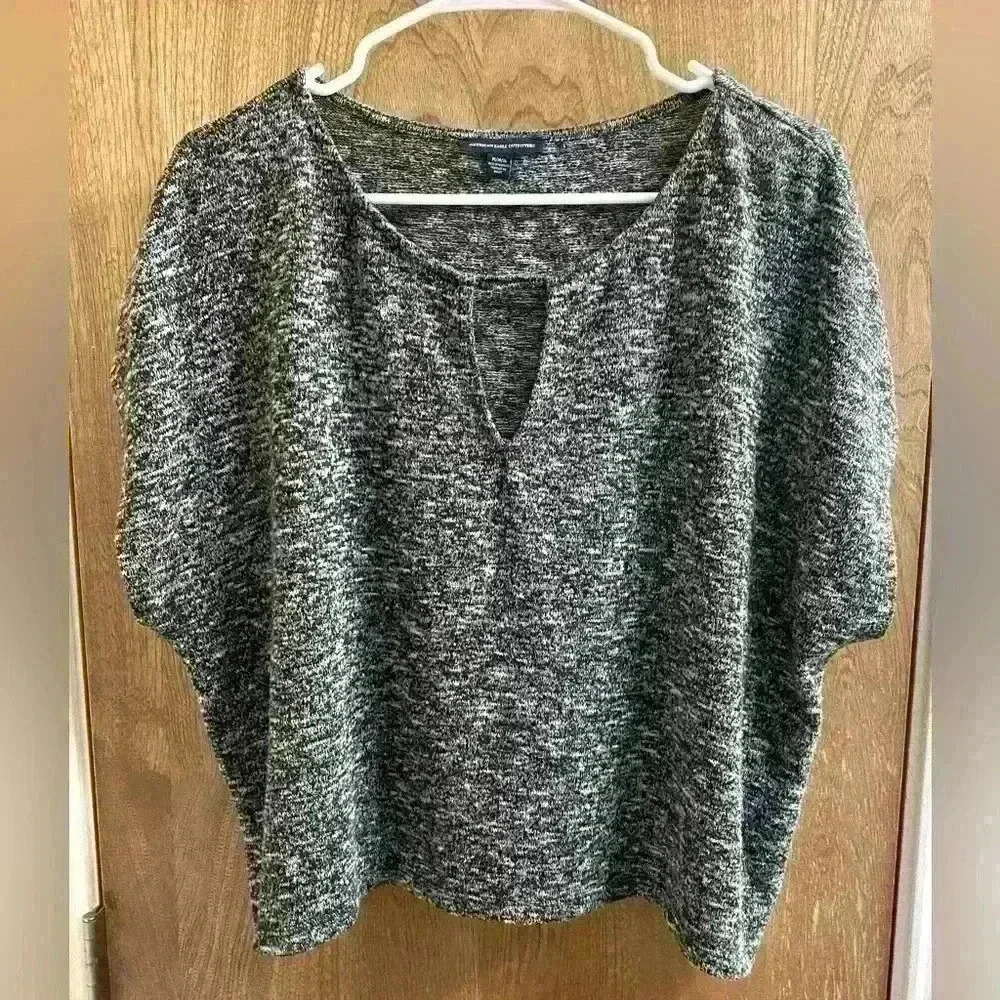 American Eagle Outfitters Key Hole Oversized Crop Top Medium Great Condition